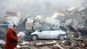 ¿Cuánto tiempo puede sobrevivir una persona bajo los escombros tras un terremoto?