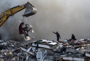 Emiratos Árabes Unidos destinará 100 millones de dólares a víctimas del terremoto