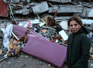 Sólo hay una ventana de siete días para sacar de los escombros a las víctimas del terremoto