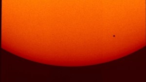 VIDEO: La Nasa filmó el espectacular paso de Mercurio frente al Sol