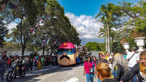 Carnavales politizados: La comparsa en Los Próceres que solo muestra al chavismo (FOTOS)