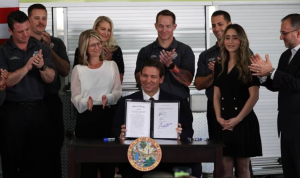 DeSantis firmó ley que pone fin al “reino corporativo” de Disney en Florida
