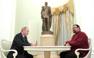 Putin concedió la “Orden de la Amistad” al actor Steven Seagal