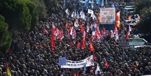 Nueva jornada de protestas contra reforma de pensiones paraliza Francia