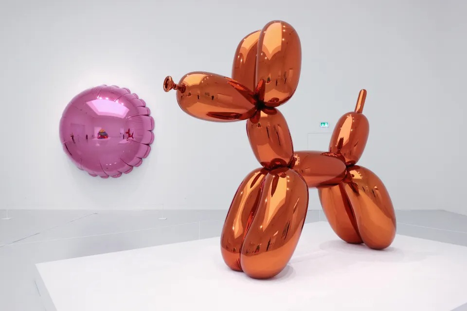 El aparatoso VIDEO de una mujer en Miami que rompe escultura de Jeff Koons valorada en 42 mil dólares