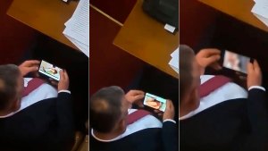 Renunció diputado serbio que fue descubierto mirando video pornográfico en pleno debate parlamentario