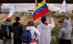 Cientos de emigrantes, entre ellos venezolanos, dejan Nueva York por un paso “ilegal” a Canadá