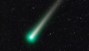 Sigue la trayectoria del cometa verde