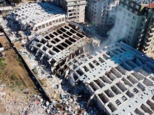 Turquía encarceló a 54 personas en medio de investigaciones por derrumbes de edificios tras los devastadores terremotos