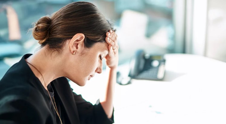 Qué es el burnout, por qué aparece y cuáles son sus consecuencias, según los expertos
