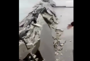 El fuerte terremoto destruye la única pista del aeropuerto de la provincia turca de Hatay (VIDEO)