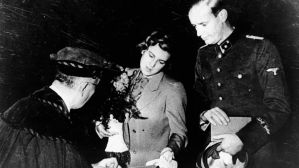 La secretaria de Hitler: un matrimonio arreglado, píldoras para los gases y remordimientos