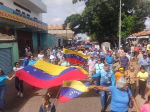 Avasallante protesta de docentes en Las Mercedes del Llano en Guárico por un salario justo