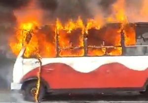 Autobús se incendió en la autopista Valle – Coche este #28Feb (Video)