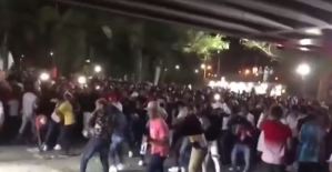 VIDEO: Fiesta del Rey Momo terminó a botellazos en Barquisimeto