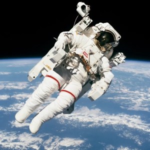 Escalofriante: un VIDEO muestra cómo duermen los astronautas en el espacio