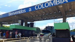 VIDEO: Vehículos transitan por primera vez en más de siete años por el Puente Simón Bolívar