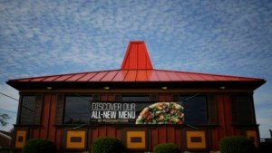 Por qué desaparecieron los techos rojos de Pizza Hut y las áreas de juego de McDonald’s en EEUU