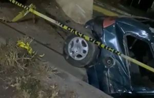 Casi se matan cuando su carro cayó en un cráter que Hidrolara dejó abierto en la vía (VIDEO)