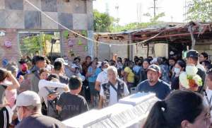 Sepultan a dos niños que fueron asesinados en el sur de México