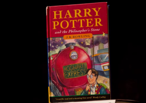 Ex de J. K. Rowling estuvo a punto de quemar el primer borrador de Harry Potter