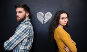 Las ocho frases tóxicas que pueden matar una relación, según una psicóloga de Harvard
