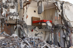 Turquía derribará de inmediato 50 mil edificios dañados por el terremoto