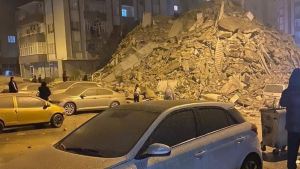Poderoso terremoto de magnitud 7,8 estremece el sur de Turquía