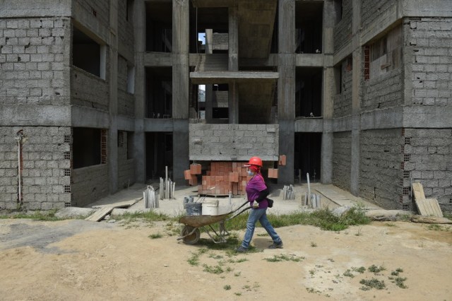 Hemos roto paradigmas": venezolanas construyen un edificio para sus familias  (Fotos) - LaPatilla.com