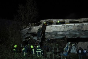 Testifica el jefe de estación acusado de choque de trenes que deja 47 muertos en Grecia