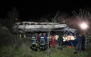 Finalizan trabajos de rescate en Grecia tras choque de trenes; decenas de personas siguen desaparecidas