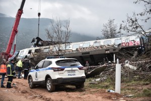 Tres días de luto nacional en Grecia por las víctimas de colisión de trenes