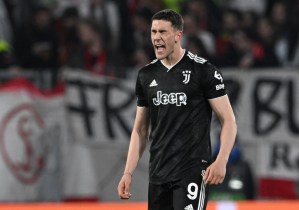 Vlahovic calmó su ansiedad y Juventus clasificó en Europa League