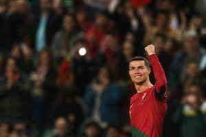 Cristiano Ronaldo celebró su nueva marca con doblete ante Liechtenstein