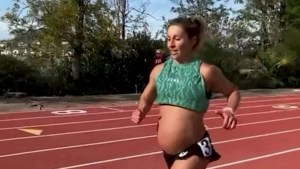 Californiana embarazada corrió casi dos kilómetros por cinco minutos un mes antes de la fecha de parto