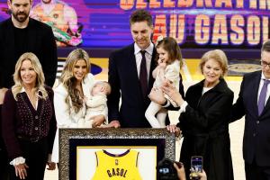Pau Gasol, inmortalizado por los Lakers: retiraron su camiseta y mítico número 16