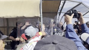 Dos venezolanos patearon y golpearon brutalmente a agente de la Patrulla Fronteriza de El Paso
