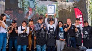 Ciudad mexicana rompe Récord Guinness de la carne asada más grande del mundo