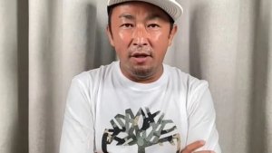 Parlamento japonés expulsa a diputado “youtuber”: se dedicaba a chismear sobre farándula en su canal y nunca fue a trabajar