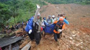 Al menos 15 muertos en Indonesia tras las incesantes lluvias y fuertes deslizamientos de tierras