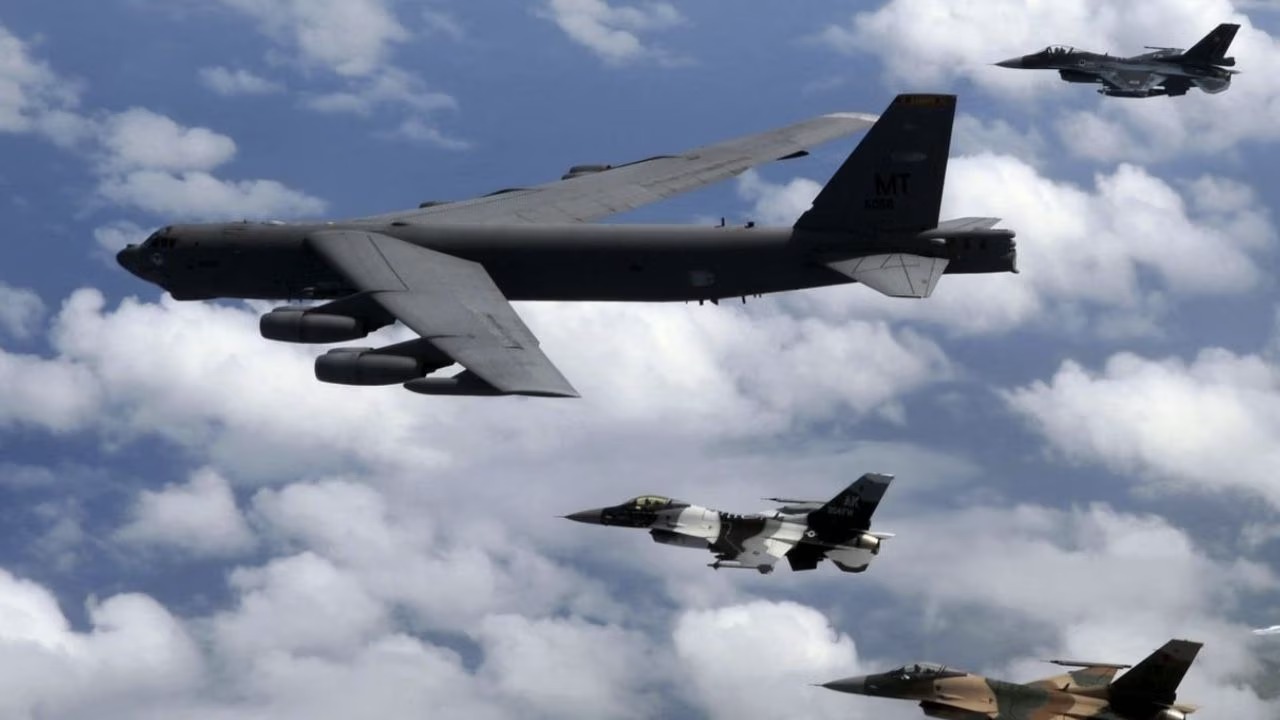 Se prenden las alarmas: EEUU vuela avión bombardero con capacidad nuclear cerca de Corea del Norte