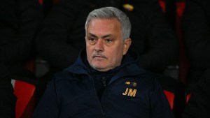 José Mourinho, sancionado y multado tras incidente con árbitro tras derrota de la Roma