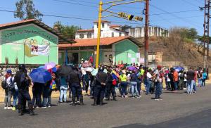 Ministra chavista de Educación dejó “vestidos y alborotados” a los docentes que la esperaban en San Juan de los Morros