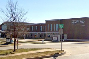 Indignación en Oklahoma: Director de secundaria le pidió a una estudiante que le mostrara el sostén