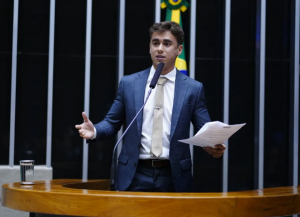Denuncian por transfobia al diputado más votado de Brasil: se puso una peluca en pleno discurso (VIDEO)