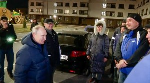 Ucrania califica de “cinismo” la visita de Putin a Mariúpol tras la orden de arresto de la CPI (Videos)