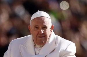 El papa Francisco pide a los países que no recurran a las armas sino a la razón