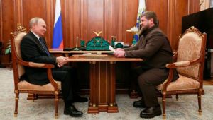 La sorpresiva reunión de Putin con “El señor de la Guerra” que desató rumores sobre la salud de ambos