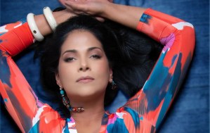 “Llover y Esperar”: Annaé Torrealba tiene nuevo disco con estilo vintage y sonido romántico