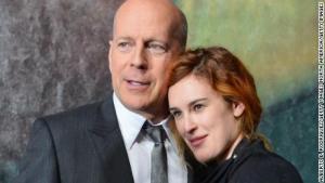 La hija de Bruce Willis decidió adelantar su boda por la enfermedad del actor